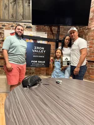 Familia el día de su cierre con Enrryko Placencia — julio de 2025