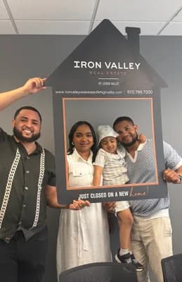 Familia el día de su cierre con Enrryko Placencia — mayo de 2026